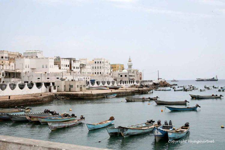 Al Mukallah troisième port du Yémen et capitale régionale de l'Hadramaout
Mots-clés: Mukallah port Hadramaout