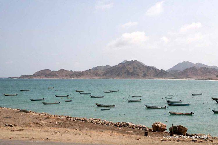 Bateaux de pêche abrités dans une anse à l'ouest de Mukallah
Mots-clés: Mukallah bateau pêche anse