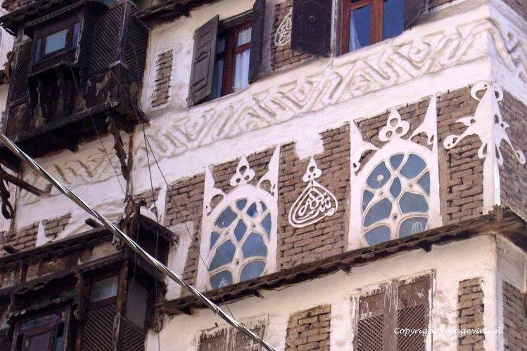 Inscriptions et mucharabiehs
Mots-clés: Sanaa