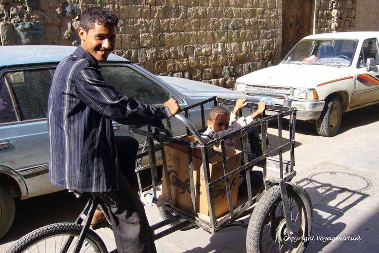 Tricycle dans une rue
Mots-clés: Sanaa tricycle