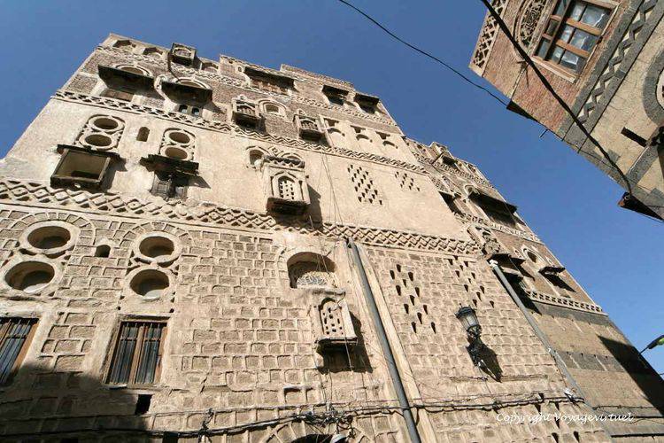 Rafraichissoirs ou postes d'observation ?
Mots-clés: Sanaa