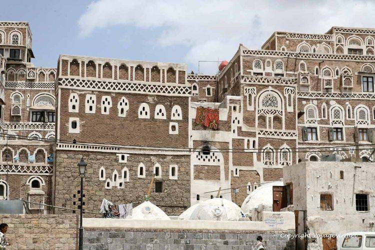 Les coupoles d'un bain maure Harat Shukr
Mots-clés: Sanaa