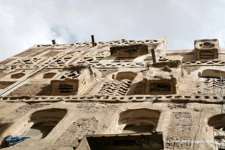 Restes de dispositifs de défense
Mots-clés: Sanaa