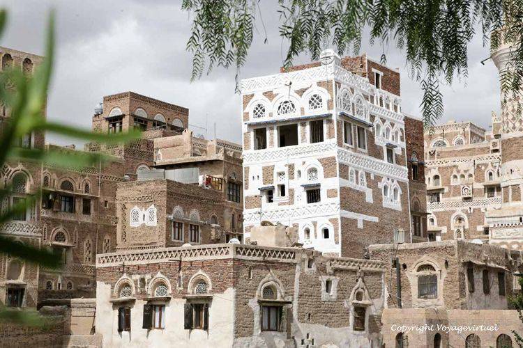 Hauteurs différentes
Mots-clés: Sanaa