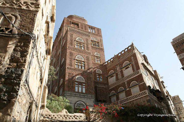 Bâtisse en brique non recouverte
Mots-clés: Sanaa