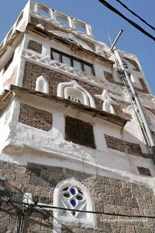 Rez-de-chaussée de pierre, caractéristique des construction de Sanaa
Mots-clés: Sanaa