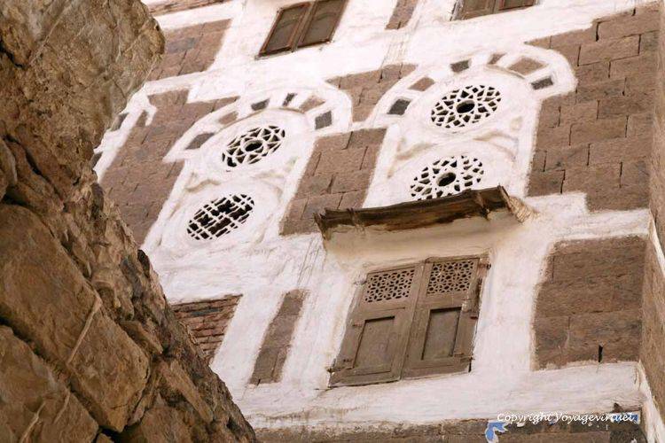 Par dessus le mur
Mots-clés: Sanaa