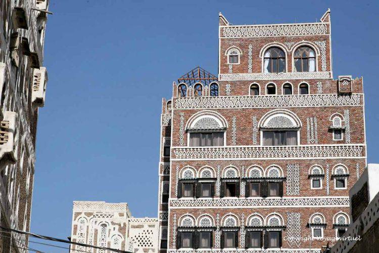 Le mafraj est situé tout en haut du bâtiment
Mots-clés: Sanaa