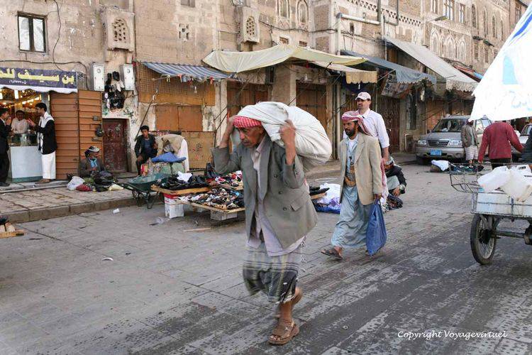 Le vieux porteur
Mots-clés: Sanaa souk