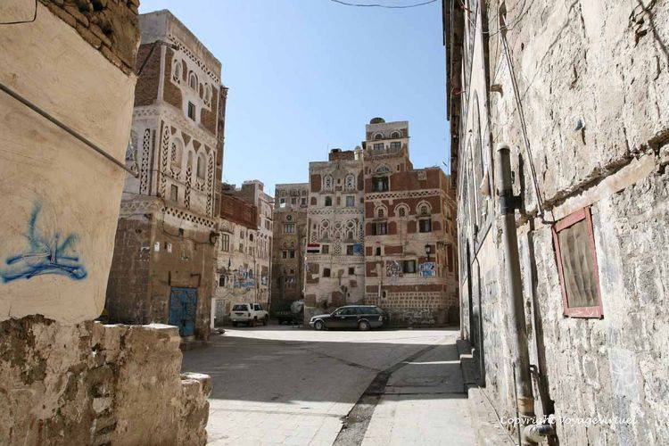 A la croisée des chemins
Mots-clés: Sanaa