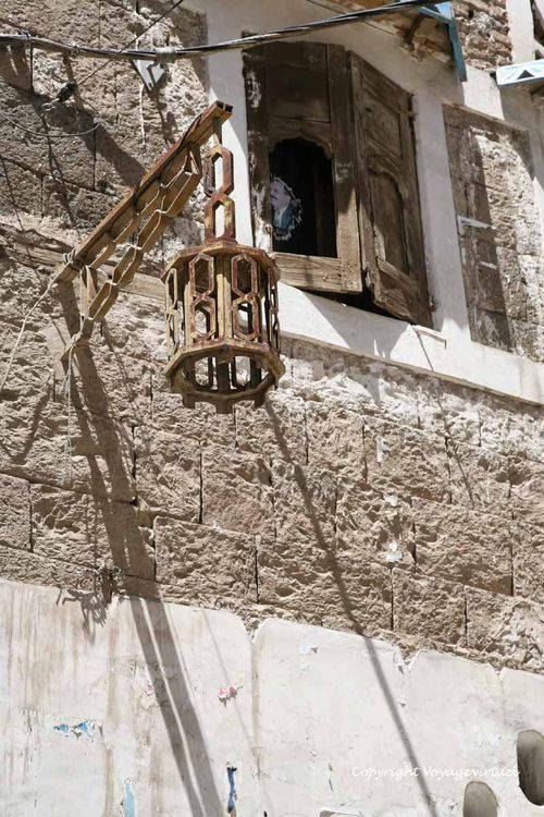 Vieux lampadaire d'éclairage urbain
Mots-clés: Sanaa