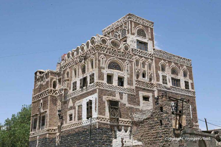 Base de maison traditionnellement construite en pierres basaltiques
Mots-clés: Sanaa