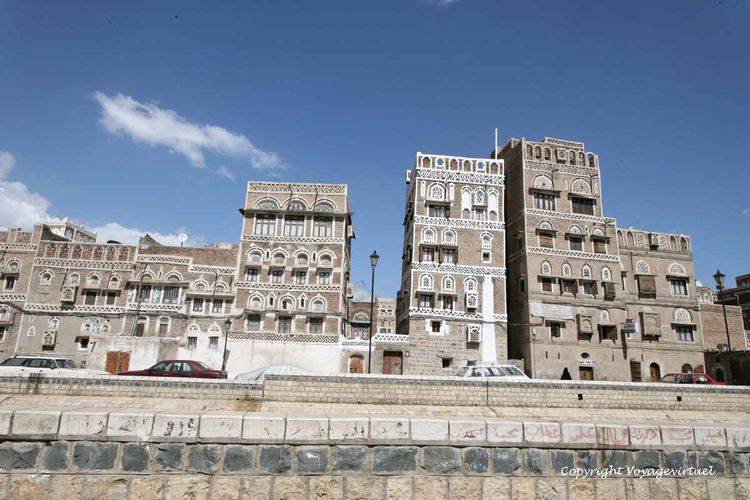 Sur l'autre rive du Wadi Sailah
Mots-clés: Sanaa