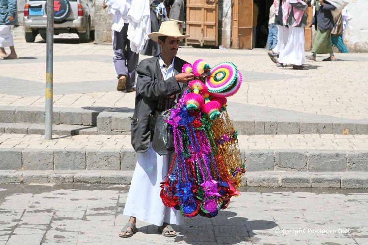 L'homme aux couleurs de fête
Mots-clés: Sanaa Bab-Al-Yemen