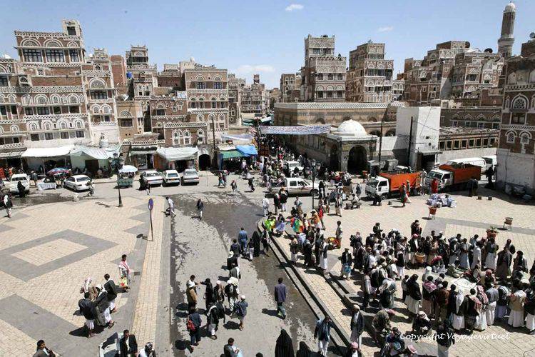 Vue centrale sur la place Bab-Al-Yemen
Mots-clés: Sanaa Bab-Al-Yemen