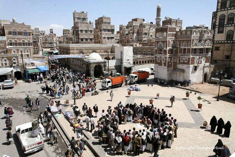 Cercle autour des conteuses
Mots-clés: Sanaa Bab-Al-Yemen