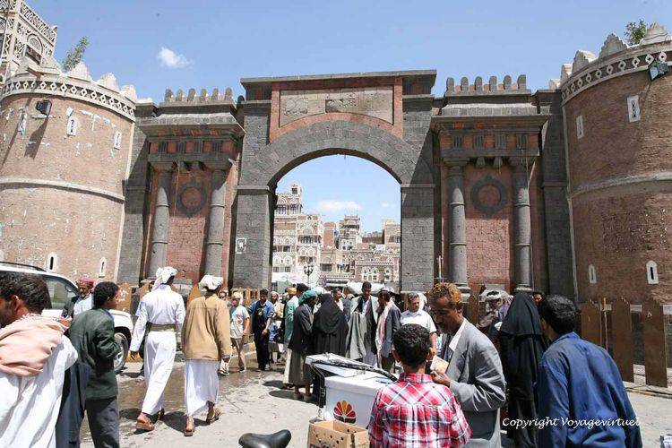La porte Bal El-Yemen et ses tours
Mots-clés: Sanaa Bab-Al-Yemen