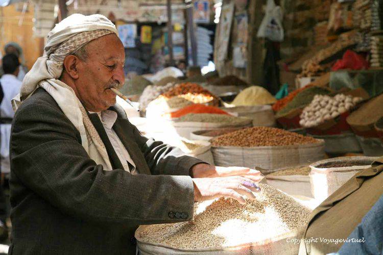 La clop au bec et le geste d'Harpagon
Mots-clés: Sanaa souk al-Milh