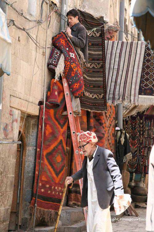 Marchand de tapis souk al-Milh
Mots-clés: Sanaa souk al-Milh