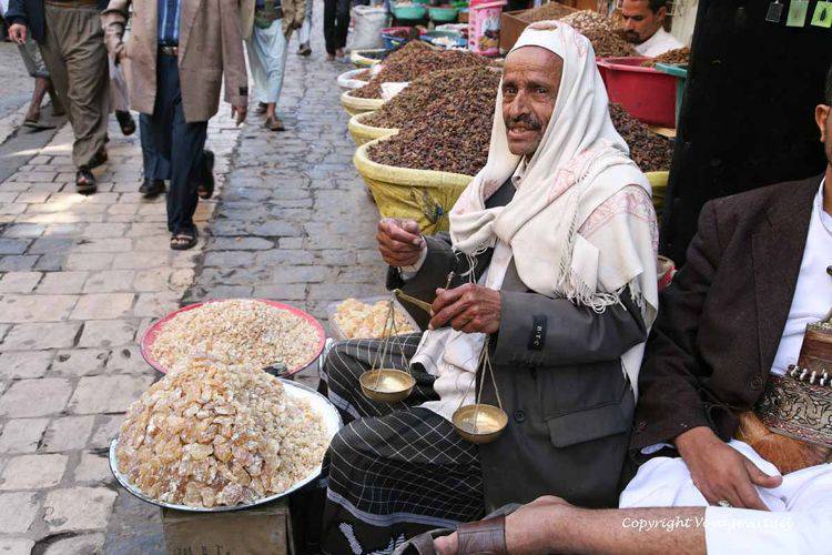 La balance de la myrrhe
Mots-clés: Sanaa souk al-Milh