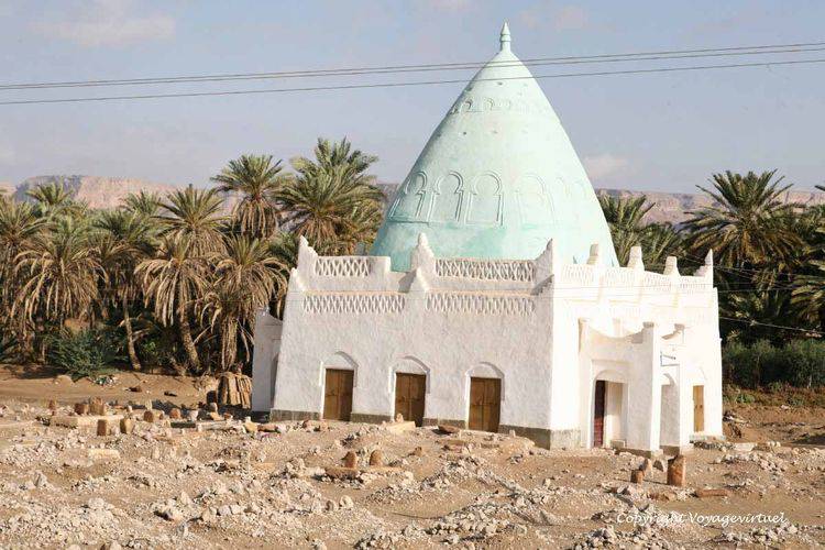 Petit mausolée de l'Hadramwt
Mots-clés: Hadramout mausolée