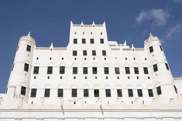 Autre vue sur les multiples fenêtres du palais des Kathirides
Mots-clés: palais Kathiri Seyun
