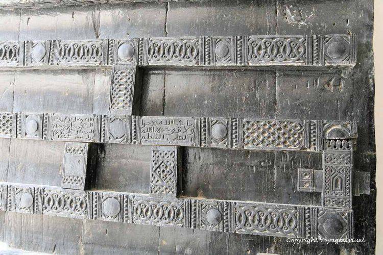 Détail d'une porte du palais
Mots-clés: porte palais Kathiri Seyun