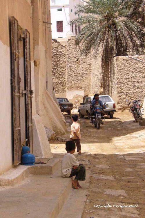 Dans la rue
Mots-clés: Seyun Sayun