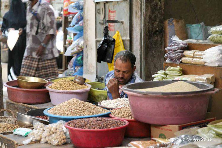 Dans le souk de Sayun
Mots-clés: souk Seyun Sayun