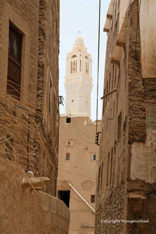Vue sur minaret depuis une ruelle
Mots-clés: minaret Sayun