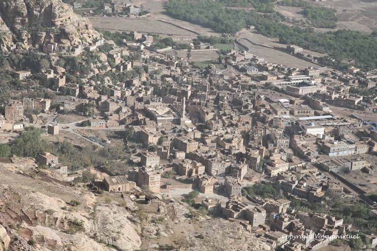Panorama sur Shibam depuis le haut de la falaise
Kawkaban surplombe Shibam d'environ 350 mètres, les deux villages étant reliés par un chemin pavé. Balade sympa.
Mots-clés: Shibam-du-nord panorama