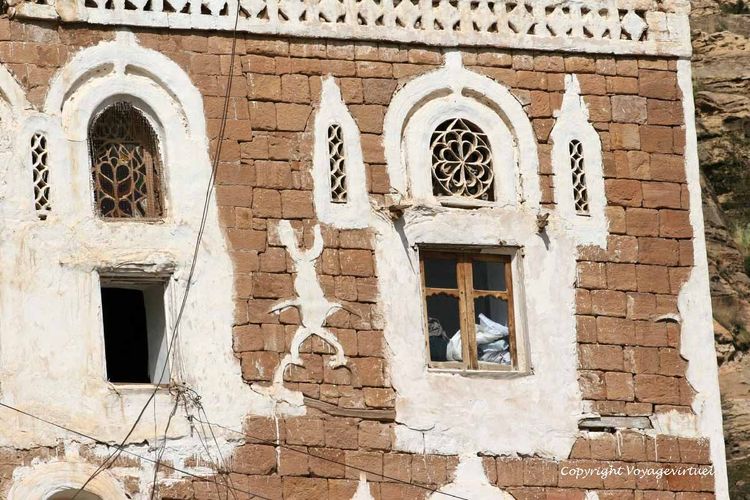 Fenêtre blanchie à triple vitrail
Mots-clés: Shibam-du-nord fenêtre