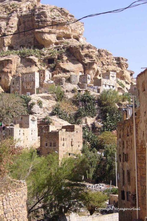 La falaise est creusée de troglodytes
Mots-clés: Shibam-du-nord