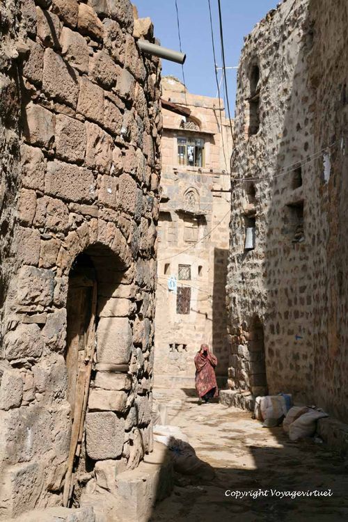 Dans une ruelle
Mots-clés: Shibam-du-nord