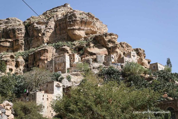 Autre vue du village au pied de la falaise
Mots-clés: Shibam-du-nord