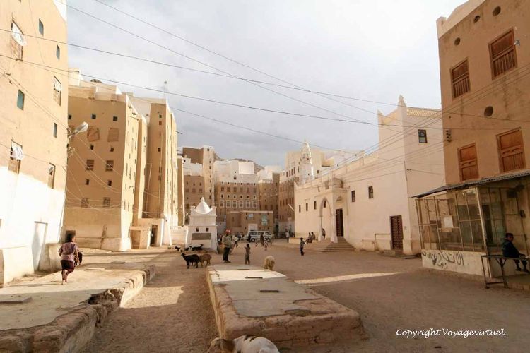 Arrivée des nuages d'orage
Mots-clés: Shibam-Hadramaout