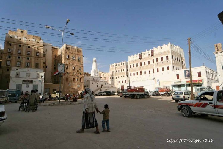 La grande place située après l'entrée
Mots-clés: Shibam-Hadramaout