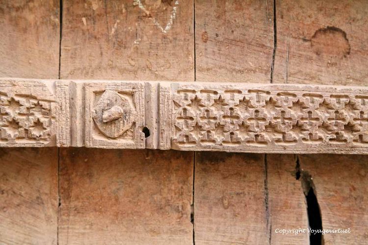 Gros plan sur le bois sculpté d'une porte
Mots-clés: Shibam-Hadramaout