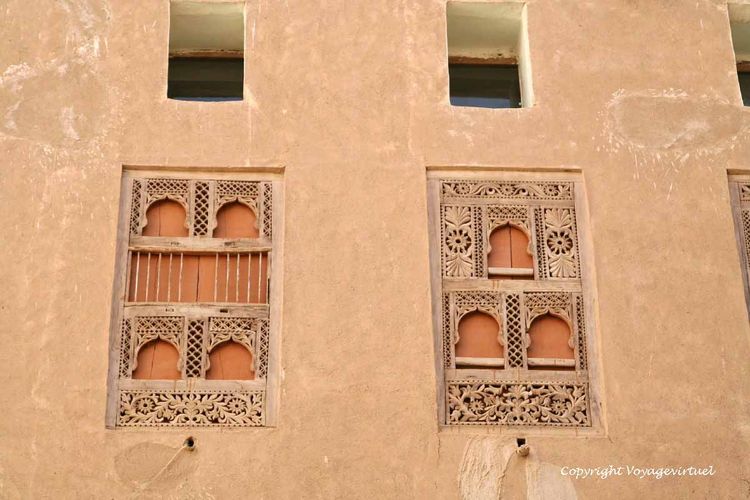 Finesse du travail du bois pour des fenêtres sans carreau
Mots-clés: Shibam-Hadramaout