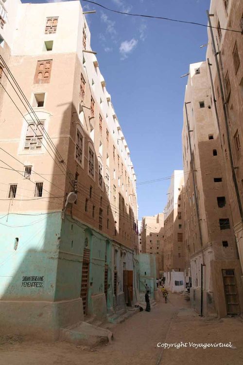 Entre les hauts murs de madar ou brique crue
Mots-clés: Shibam-Hadramaout