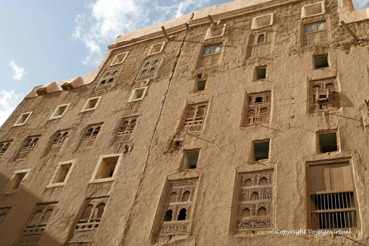 Les crues successives ont détruit beaucoup de maisons, celles debout datent du 18e
Mots-clés: Shibam-Hadramaout