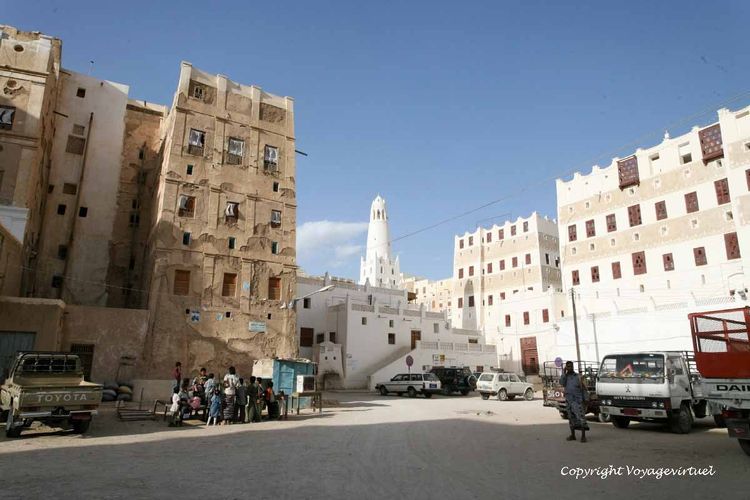 Avant de sortir, regard en arrière
Mots-clés: Shibam-Hadramaout