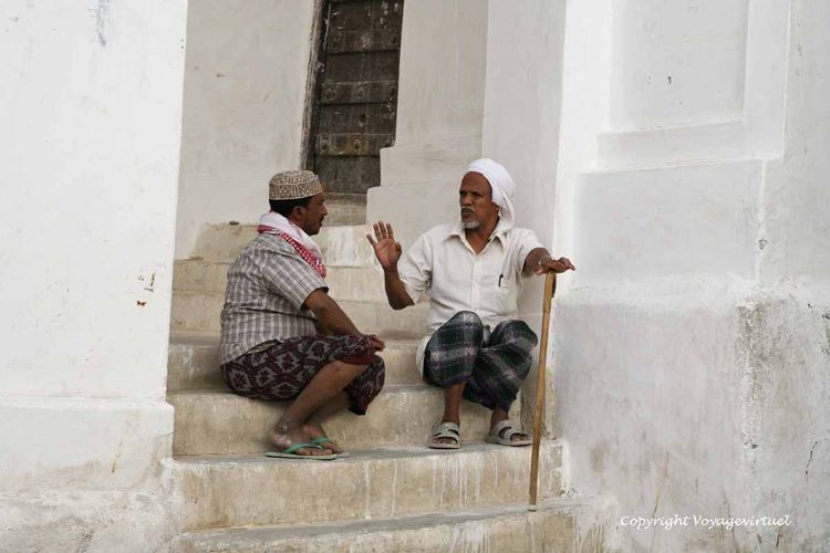 Discussion entre anciens
Mots-clés: Shibam-Hadramaout