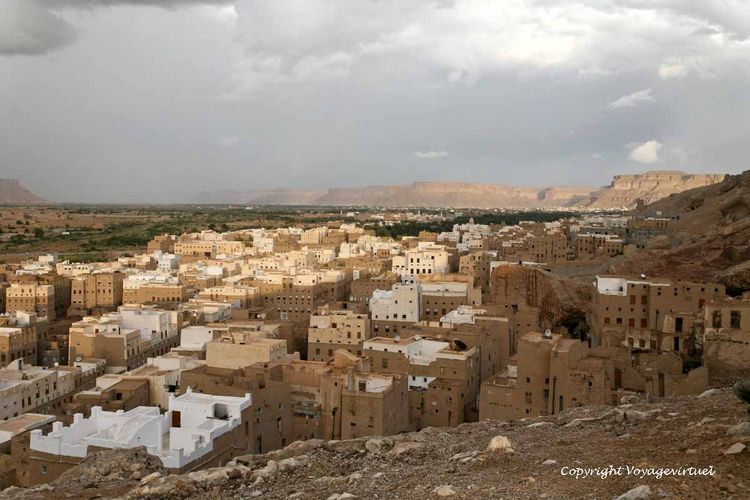 La ville à l'extérieur des murs, de l'autre côté du wadi Hadramwt
Mots-clés: Shibam-Hadramaout