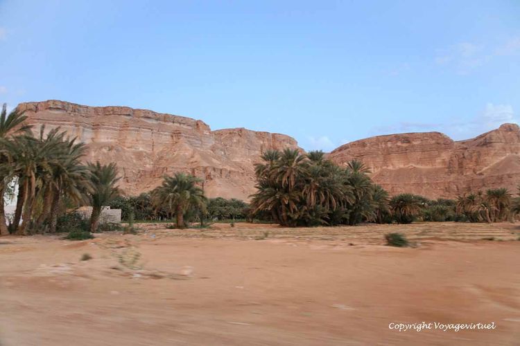 L'oasis au pied des falaises
Mots-clés: Shibam-Hadramaout