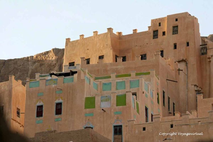 Succession de terrasses colorées
Mots-clés: Sif wadi-Doan