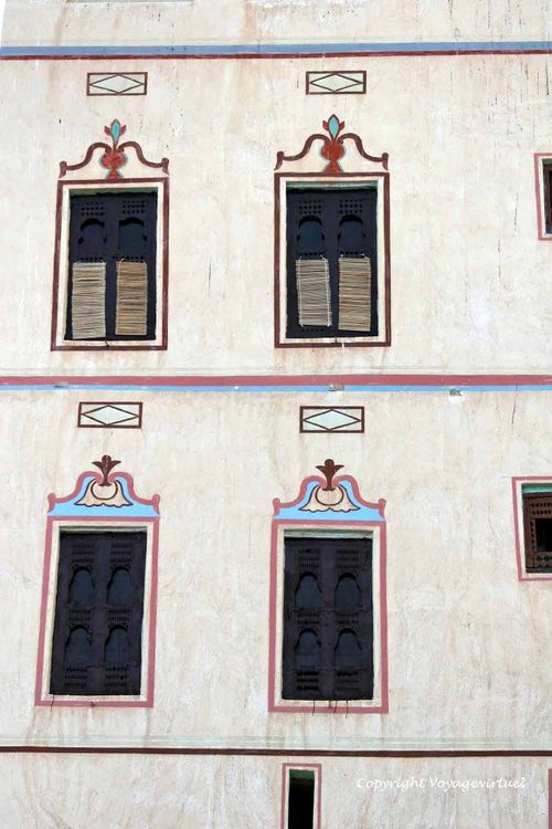 Mur blanc et fenêtre bleue outremer
Mots-clés: Sif wadi-Doan