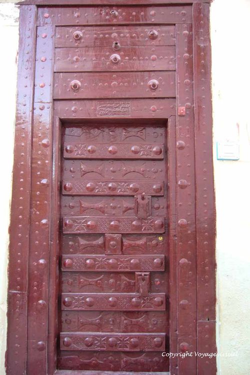 La porte aux deux heurtoirs, pour les petits et pour les grands
Mots-clés: Sif wadi-Doan porte