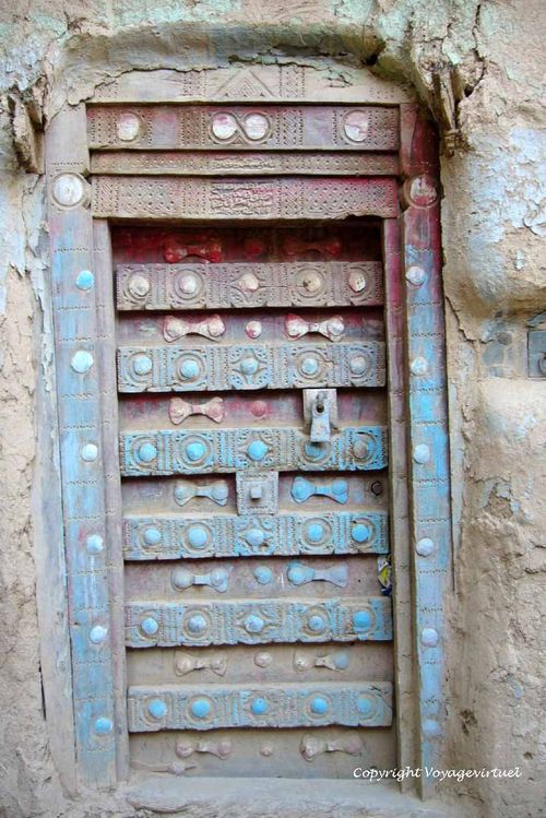 Porte ouvragée dans les teintes bleues
Mots-clés: Sif wadi-Doan porte