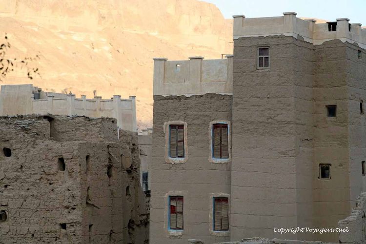 Entre grisaille et écrasement de couleur
Mots-clés: Sif wadi-Doan